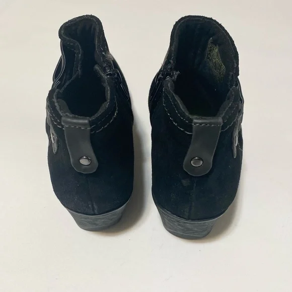 Earth Origins Suede Bootie - Picture 4 of 8